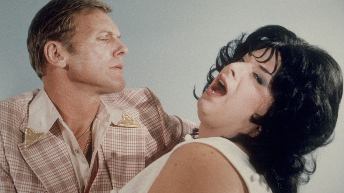 ‎Tab Hunter dips a swooning Divine in "Polyester" (1981)