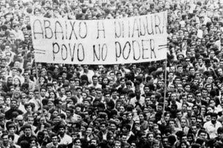 Das “Diretas Já!” a Bolsonaro. A degradação da democracia no Brasil |  Ensaio | PÚBLICO