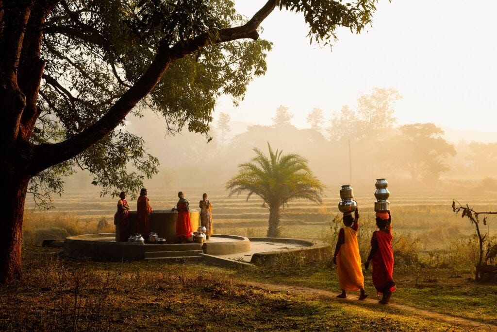 Women at the well and women carrying water on their head