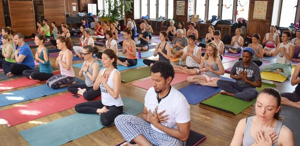 Guerilla Yogi Paris, community yoga class in Paris, France