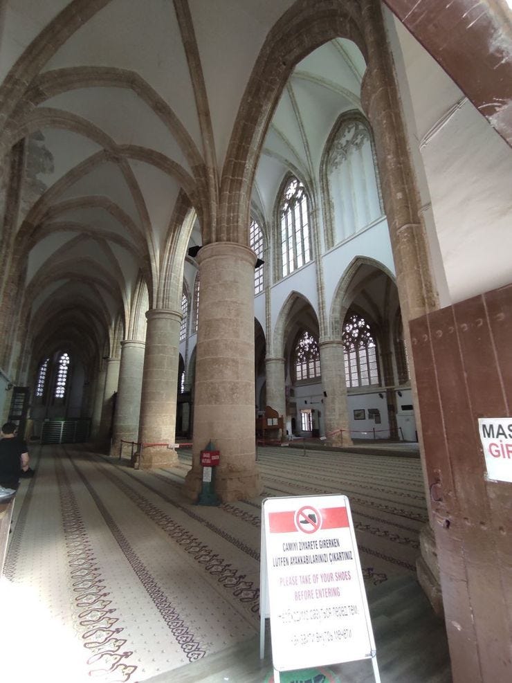 Μια «κλεμμένη» φωτογραφία από το εσωτερικό του καθεδρικού