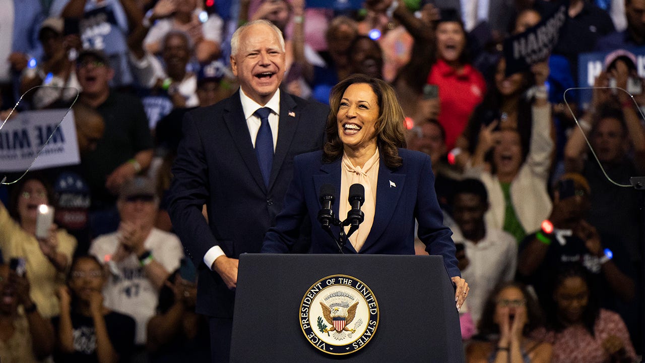 Kamala Harris, Tim Walz make first appearance as running mates during rally  at Temple University - 6abc Philadelphia