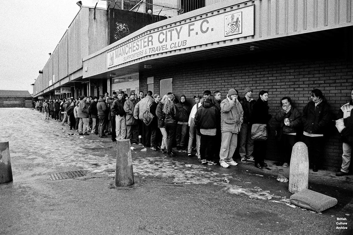Oasis Fans - Maine Road, 1996. - Photo © Jon Shard / British Culture Archive. All rights reserved.