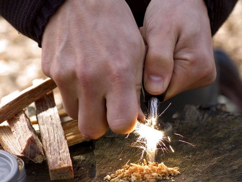 Uso del pedernal para hacer fuego | AristaSur