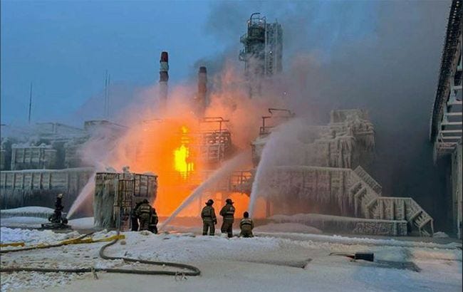 Oil refinery blazes in Krasnodar Krai