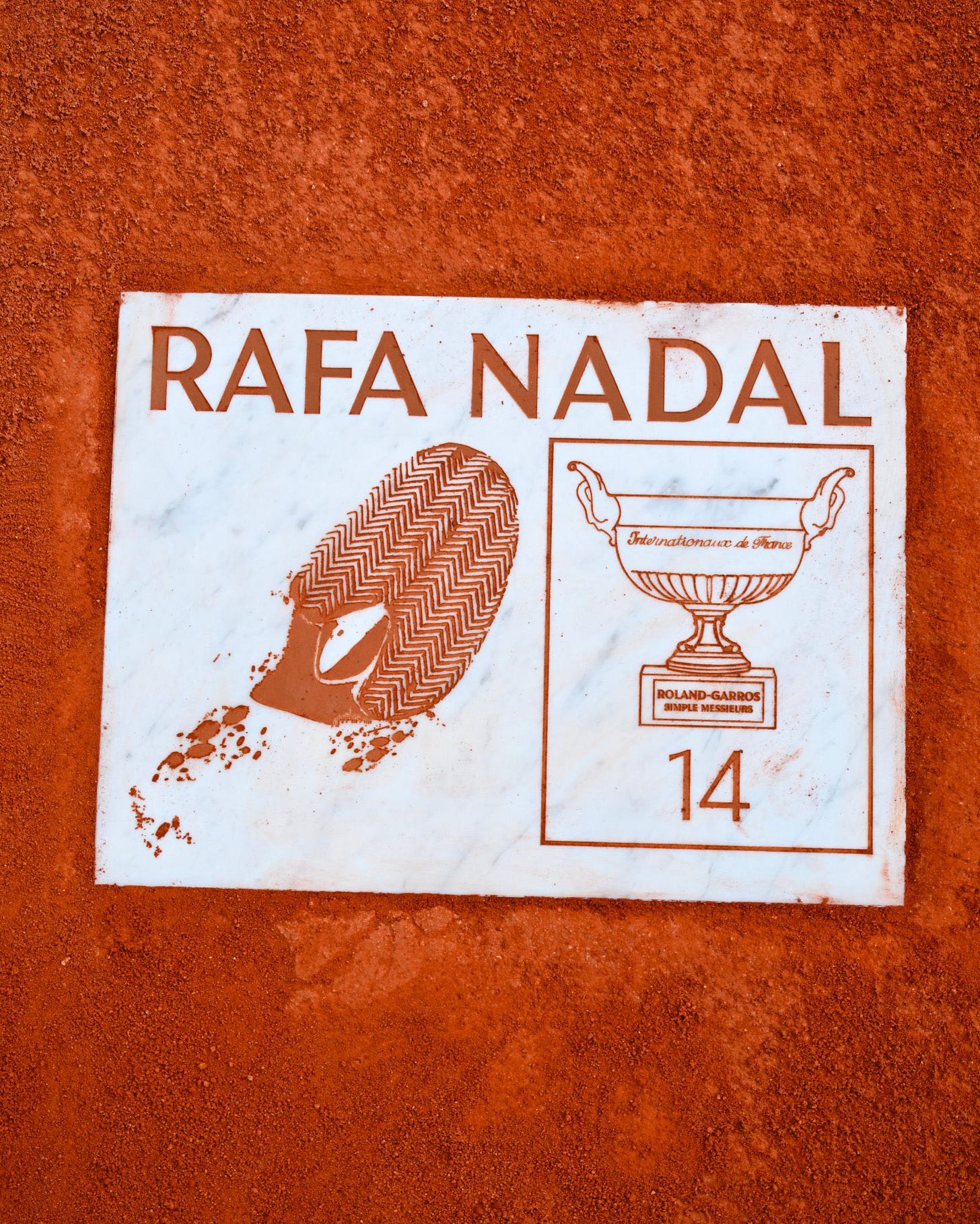 Placa homenaje a Rafa Nadal en Roland Garros