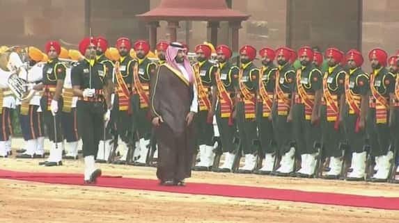 Saudi Arabia Crown Prince Mohammed bin Salman accorded ceremonial welcome  at Rashtrapati Bhavan (WATCH)