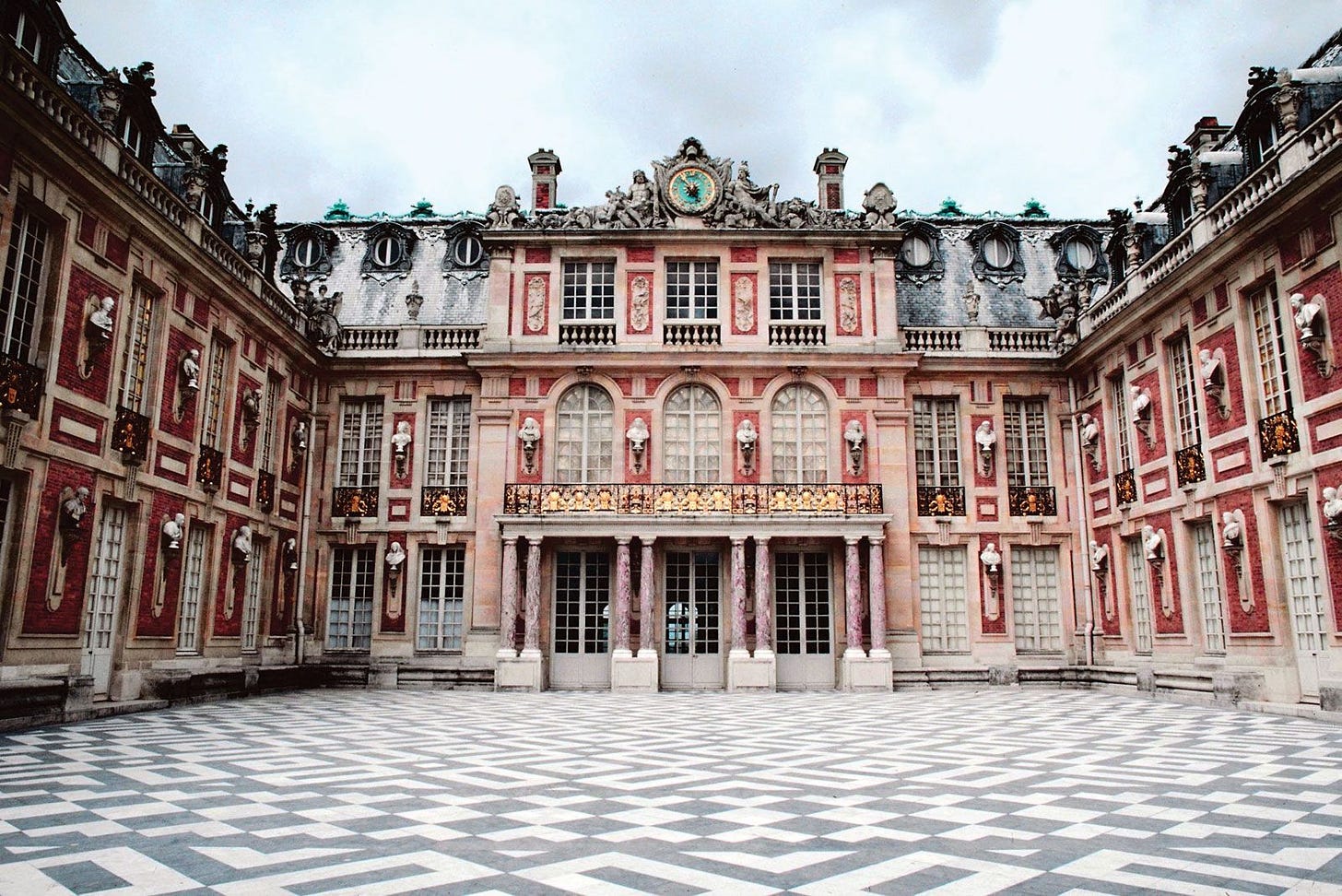 Palace of Versailles - French Royalty, Baroque Architecture, Grandeur |  Britannica