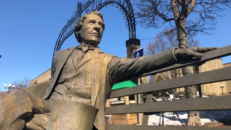 Sir John A. Macdonald statue to be removed from Charlottetown corner | CBC  News