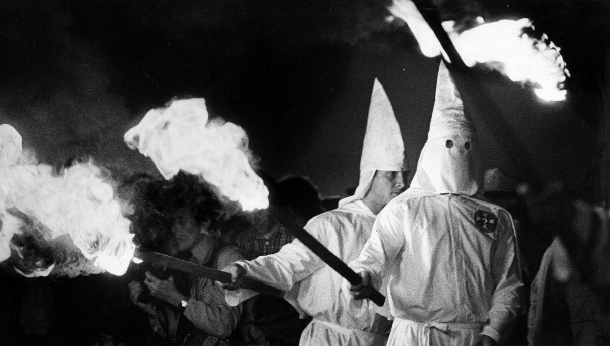 Ku Klux Klan : "Les têtes cagoulées, sitôt coupées, semblent toujours  repousser"