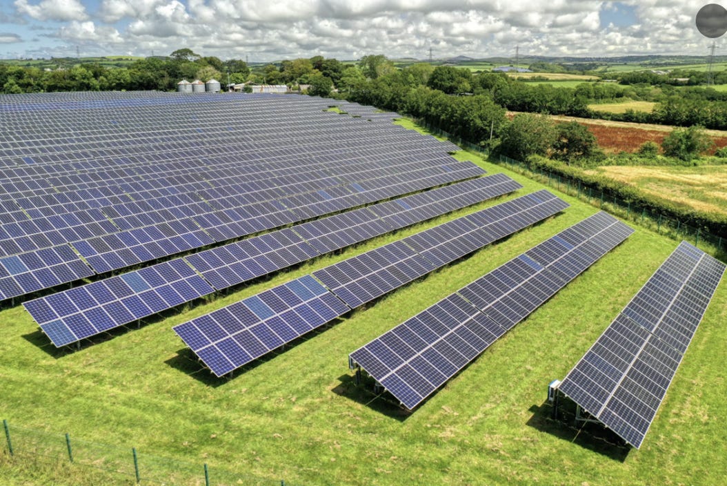 A field of solar panels AI-generated content may be incorrect.