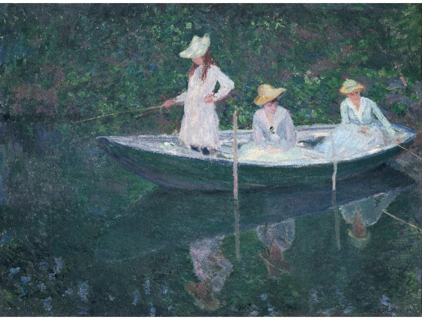 pintura a oleo retratando 3 mulheres de branco em um barquinho a remo, o reflexto delas no lago. no fundo folhagens e a água abaixo refletindo tudo.