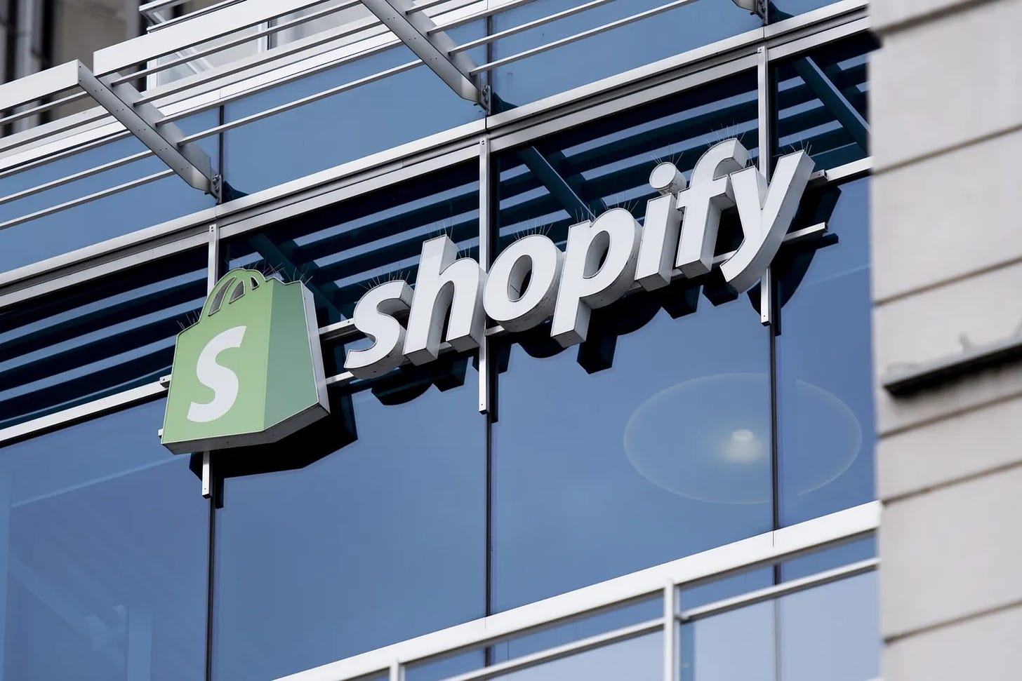 Shopify unveils partnerships with Apple, Google and Twitter, offers crypto  feature - The Globe and Mail