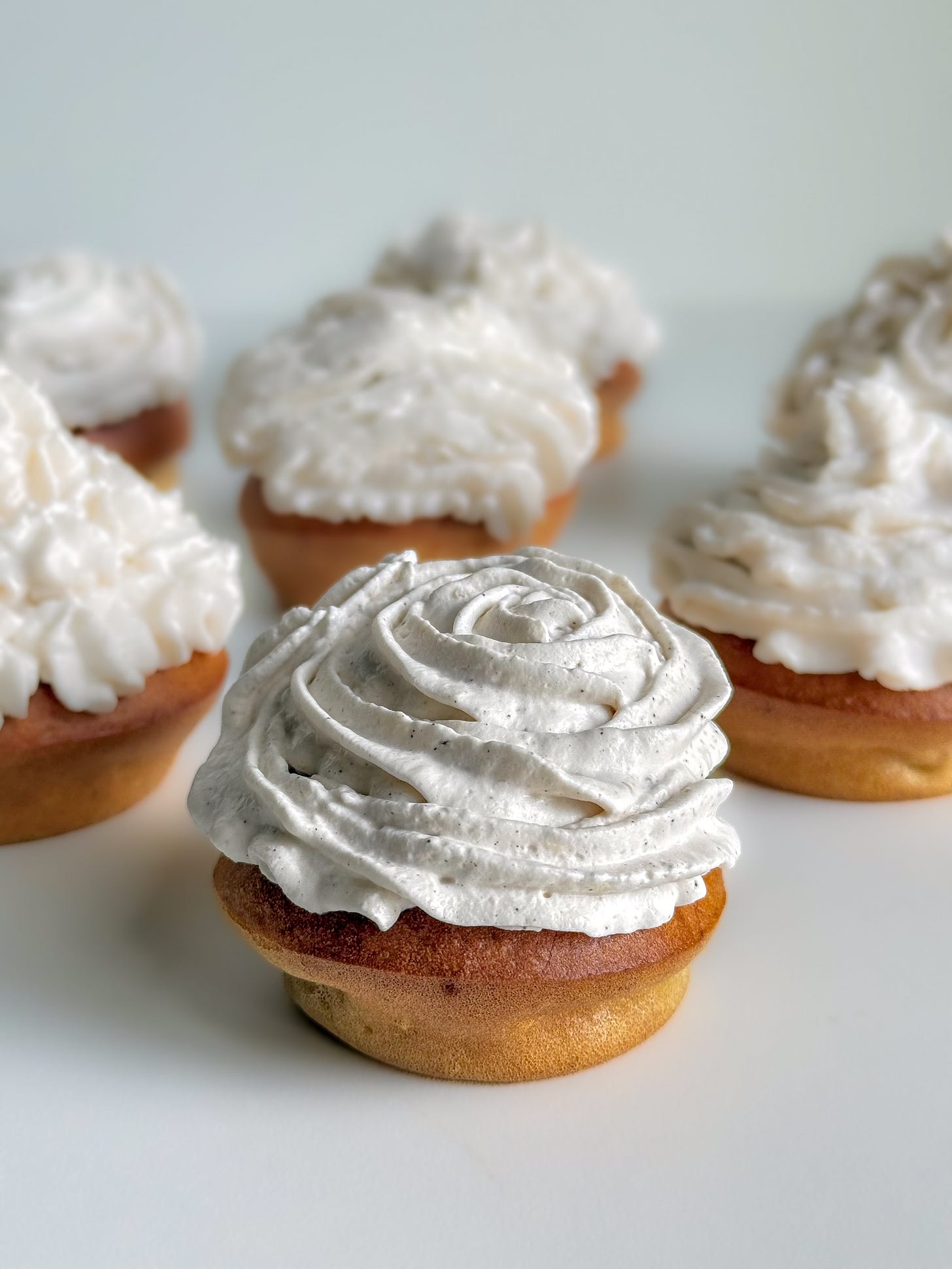 Banana Cream-Topped Cakes easy recipe