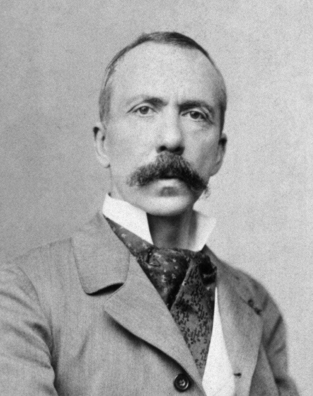 https://upload.wikimedia.org/wikipedia/commons/b/b1/Charles_Robert_Richet_3.jpg