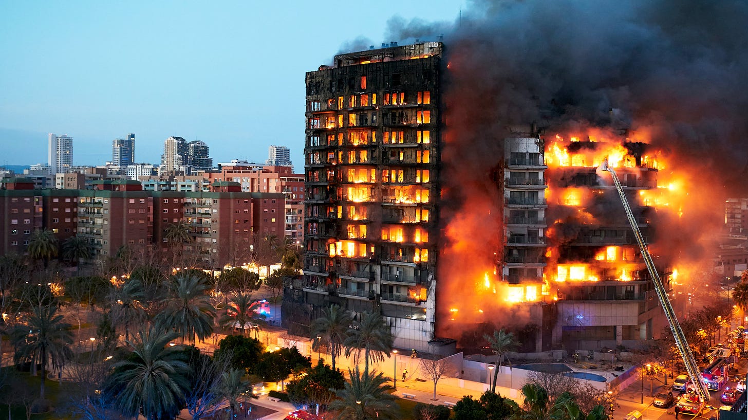Image do grande incêndio num edifício residencial em Valencia em 2024