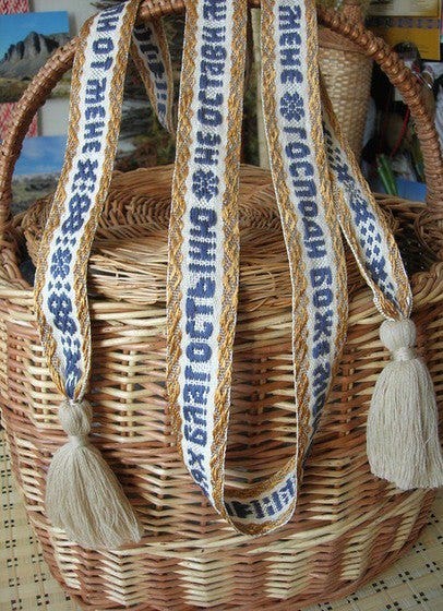 Woven belt with lettering