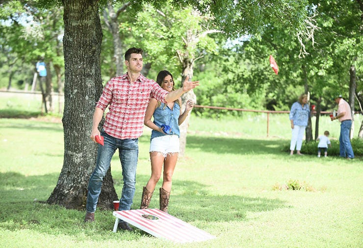 jojo fletcher working cornhole for luke pell the bachelorette