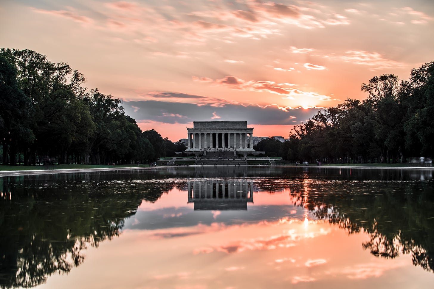 Image of Lincoln Memorial in Washington DC, free from Upsplash