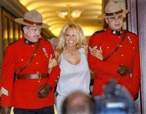 Pamela Anderson Calls for End to Seal Hunt – East Bay Times