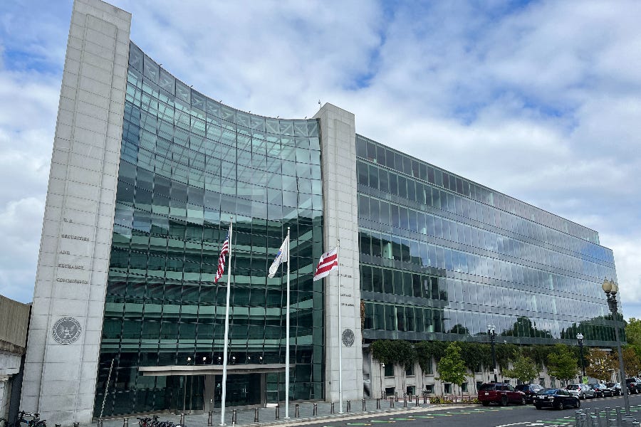 The Securities and Exchange Commission’s headquarters in Washington, D.C investigates Ponzi Scheme in Venezuela. Another Believer/wikimedia CC BY-SA 4.0.