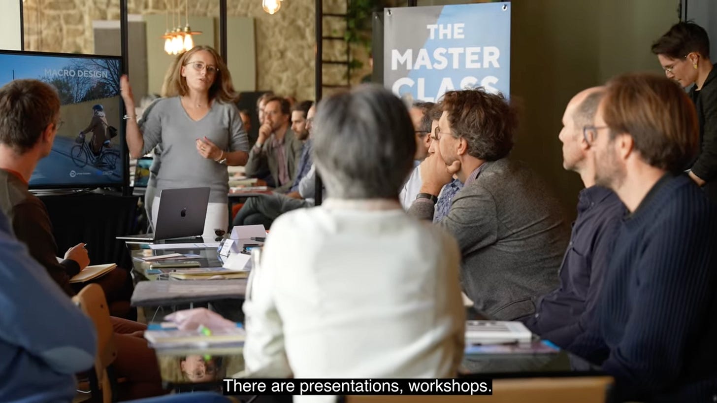 Seminaire de travail dans une salle de reunion