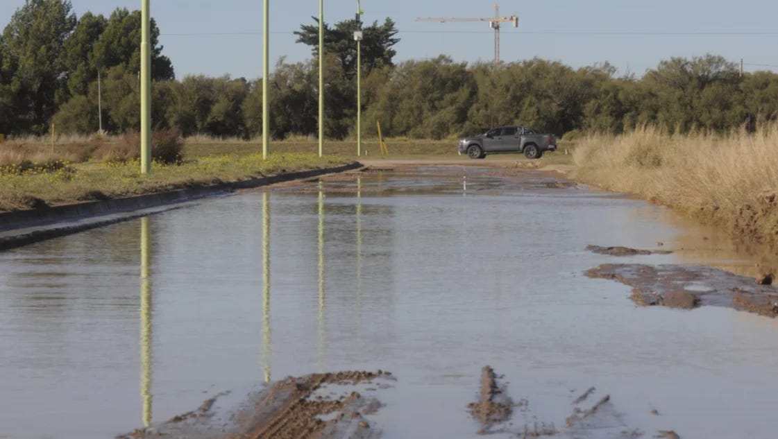 Inconvenientes en Los Muñecos: pérdida de agua y falta de iluminación en avenida Vera