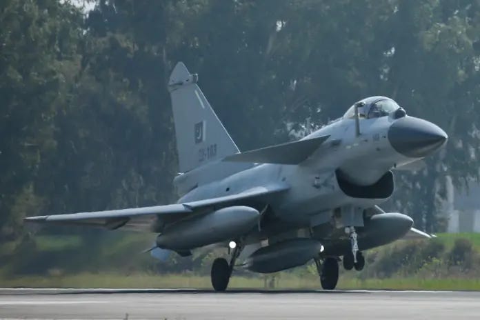 Kampfflugzeug J-10C