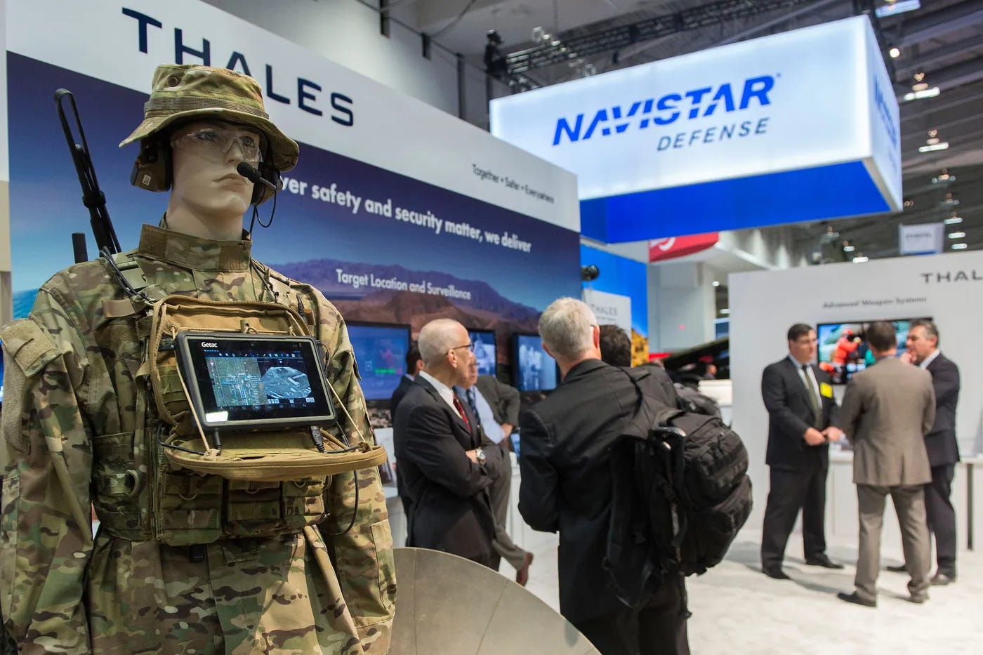Synthèse d'actualités boursières sur Thales, géant de l'armement