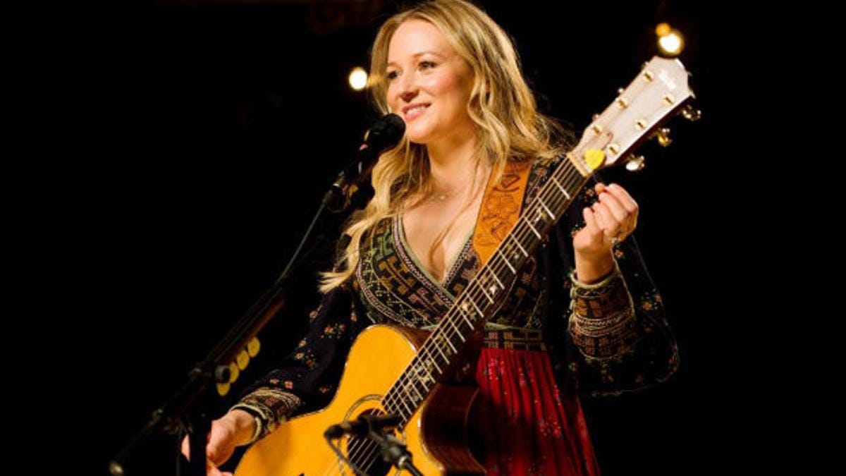 Jewel | The success story of one of the top recording artists of all time