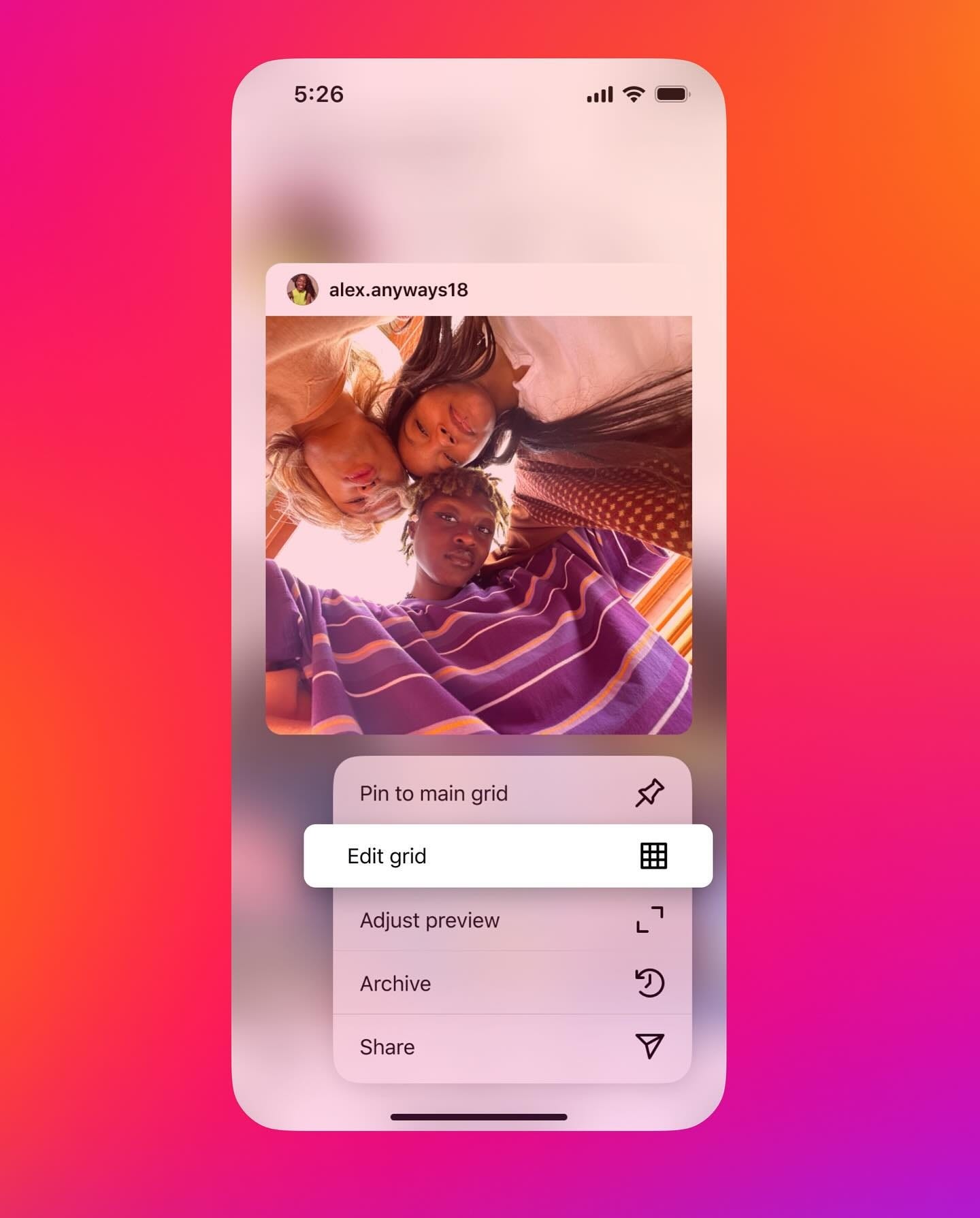 Puede ser una selfie de 3 personas, teléfono, póster y texto que dice "5:26 .ill alex.anyways18 Pin to Pintomaingrid main maingrid grid Edit grid Adjust preview Archive Share L7 A 三年 D"