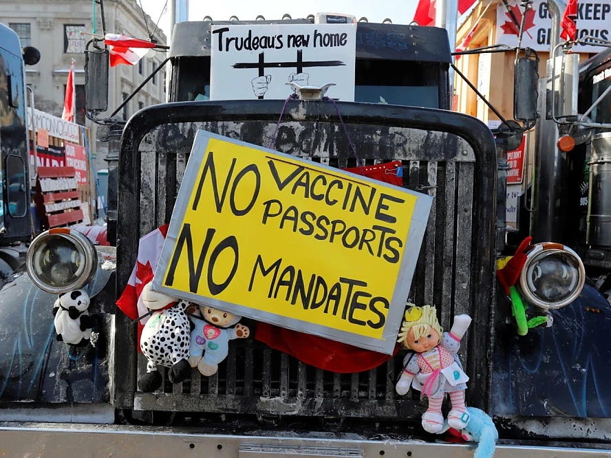 Több mint 700 kanadai, akik megtagadták a Covid-oltást, csatlakozott a Trudeau-kormány elleni csoportos perhez