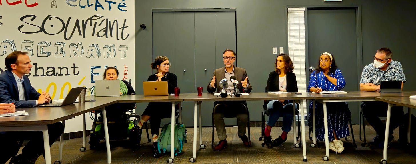 On voit les conseillers et conseillères du Plateau assis derrière une table.