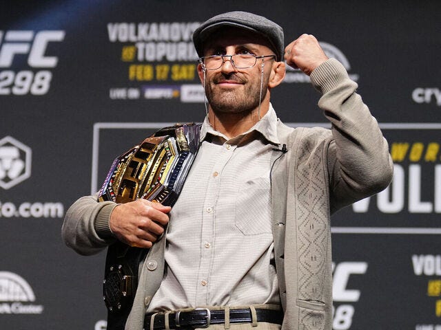 Watch: Volkanovski's 'old man' outfit steals the show at UFC 298 presser |  theScore.com