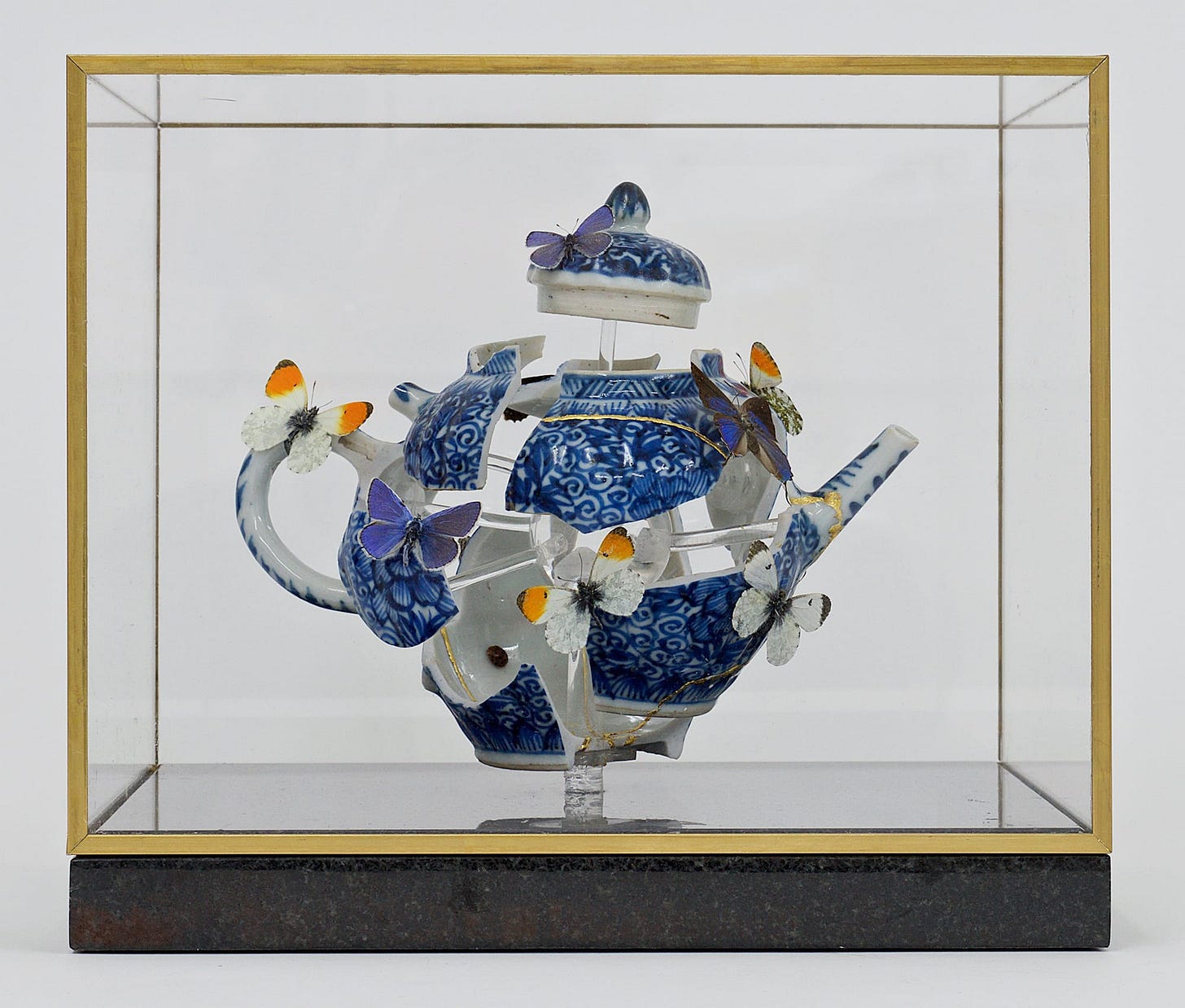 Using Shattered Ceramics, Artist Bouke de Vries Revitalizes ...