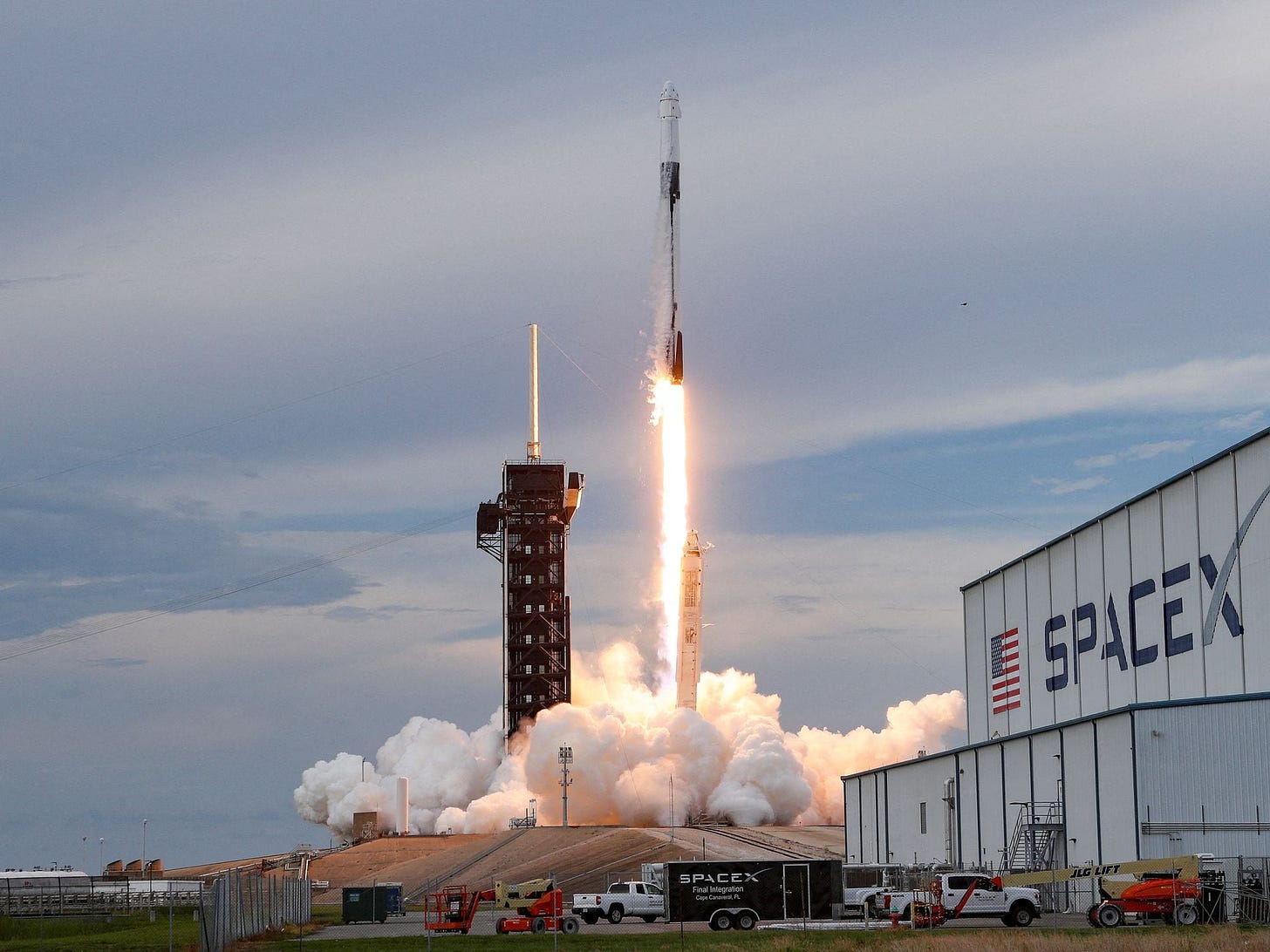 Elon Musk logra para SpaceX una valoración récord de 175.000 millones de  dólares | Economía | EL PAÍS
