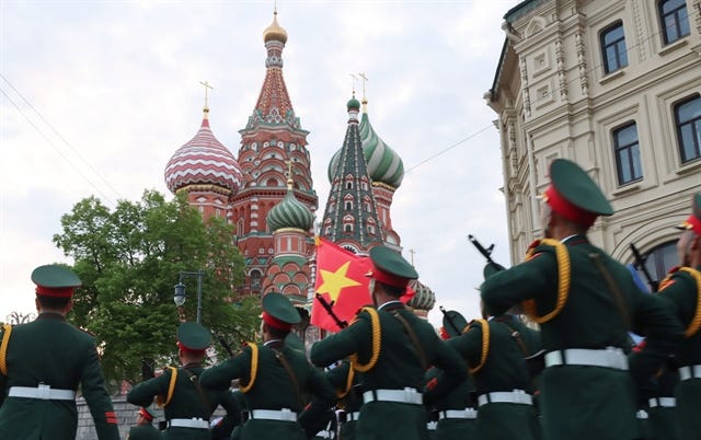 OVs in Russia greet Vietnamese soldiers preparing Victory Day parade in Red  Square