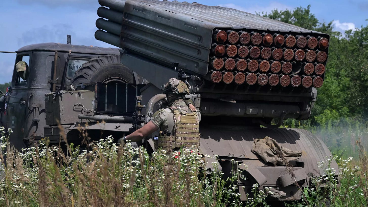 A Russian Army BM-21 Grad multiple rocket launcher fires leaflet shells towards Ukrainian positions in the course of Russia's military operation in Ukraine, in the direction of the town of Krasny Liman, Donetsk People's Republic, Russia. - Sputnik International, 1920, 10.09.2023