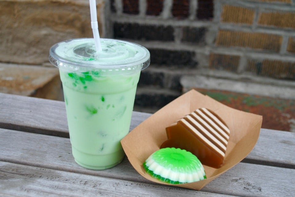 sua-dua-la-dua-a-or-pandan-coconut-milk-on-ice-with-viet-jellies