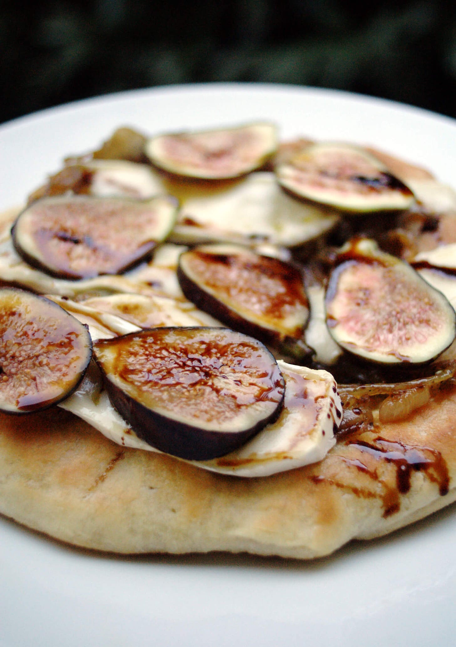 fig and caramelised onion flatbread