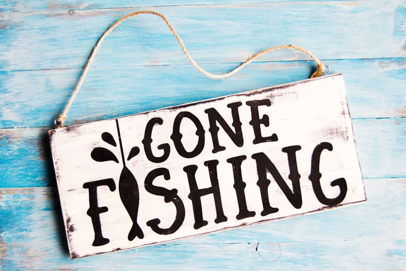 Gone Fishing Mini Wood Sign - diycandy.com