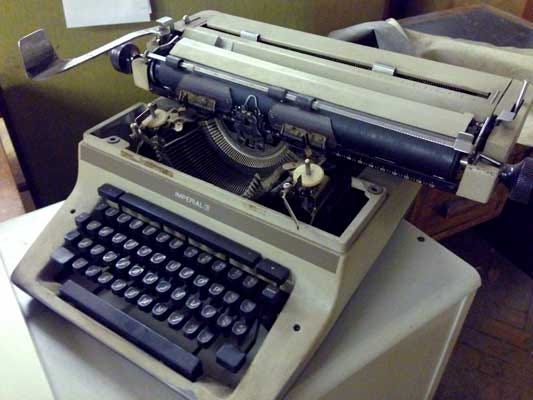Photo of an old typewriter.