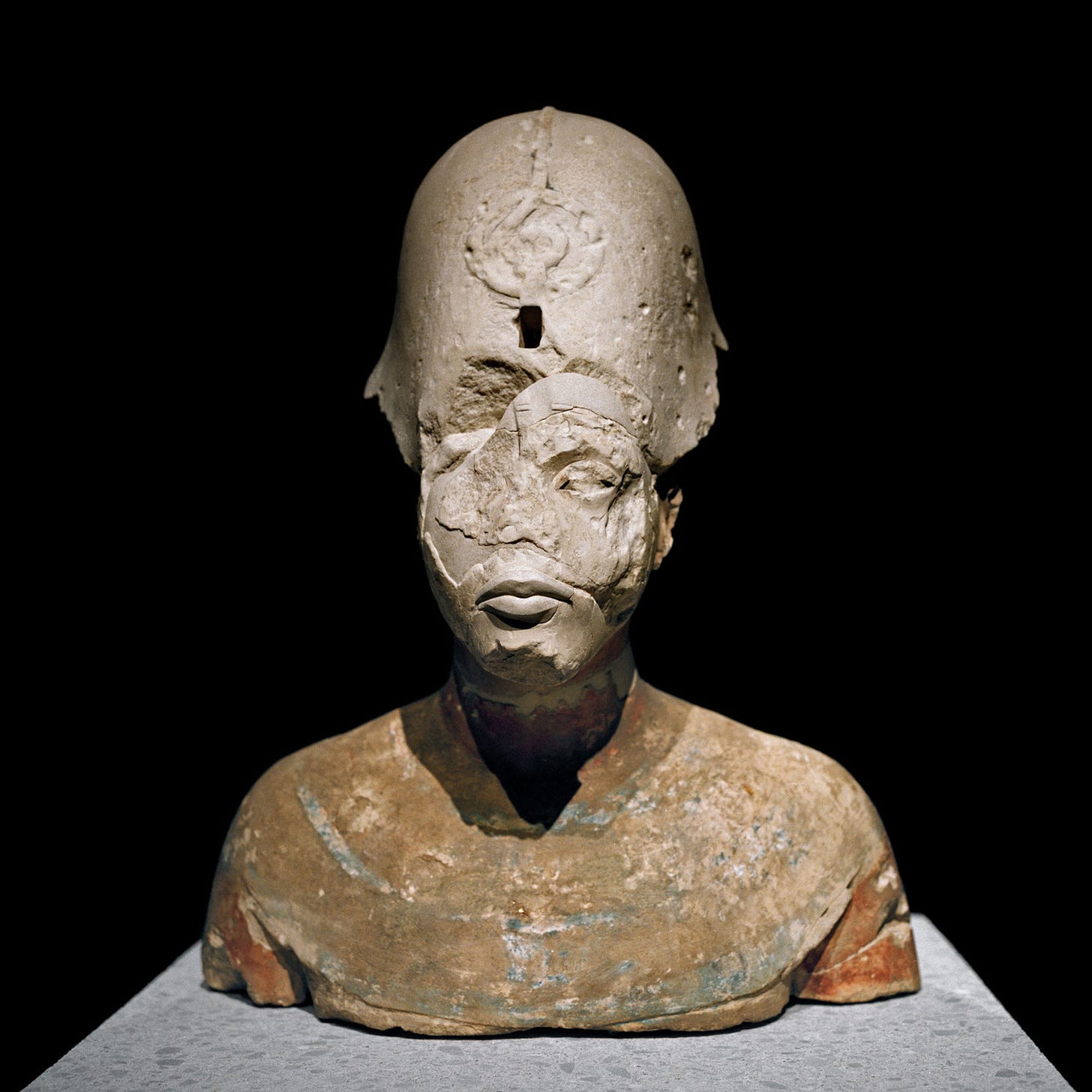 damaged bust of Pharaoh Akhenaten in German museum Neues