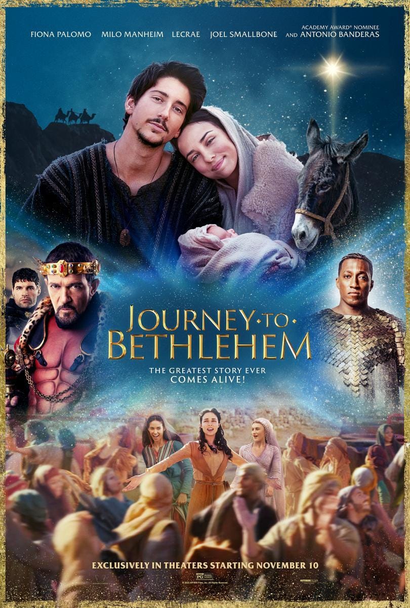 La locandina in inglese del film Journey to Bethlehem: Giuseppe e Maria tengono tra le braccia il neonato Gesù e sorridono, mentre l'asinello sfiata sul bambinello.