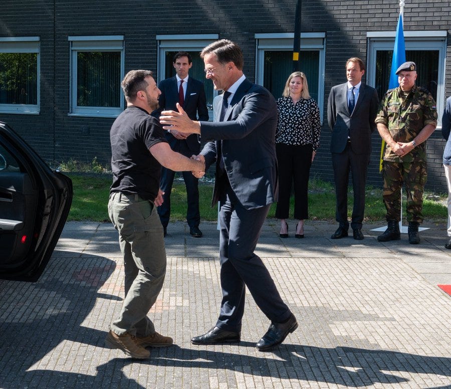 Prime Minister Mark Rutte welcomes President Volodymyr Zelensky.