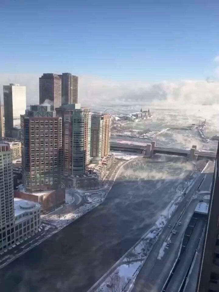 LoveWorld World News on X: "#NATURE #USA #ILLINOIS #IL #CHICAGO 🔴 ILLINOIS  :#VIDEO IMPRESSIVE SCENE FROM CHICAGO ! Chicago's -30 wind chill has  produced sea smoke, a fog formed when cold air