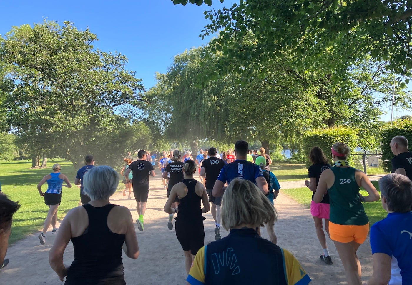 Crowd of runners moving off at the start