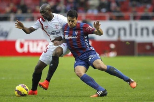 sevilla beats eibar la liga 2015