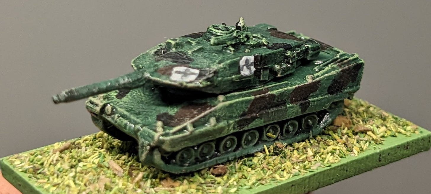 A Leopard 2A5 painted in Ukrainian army colours, in 6 mm model scale.