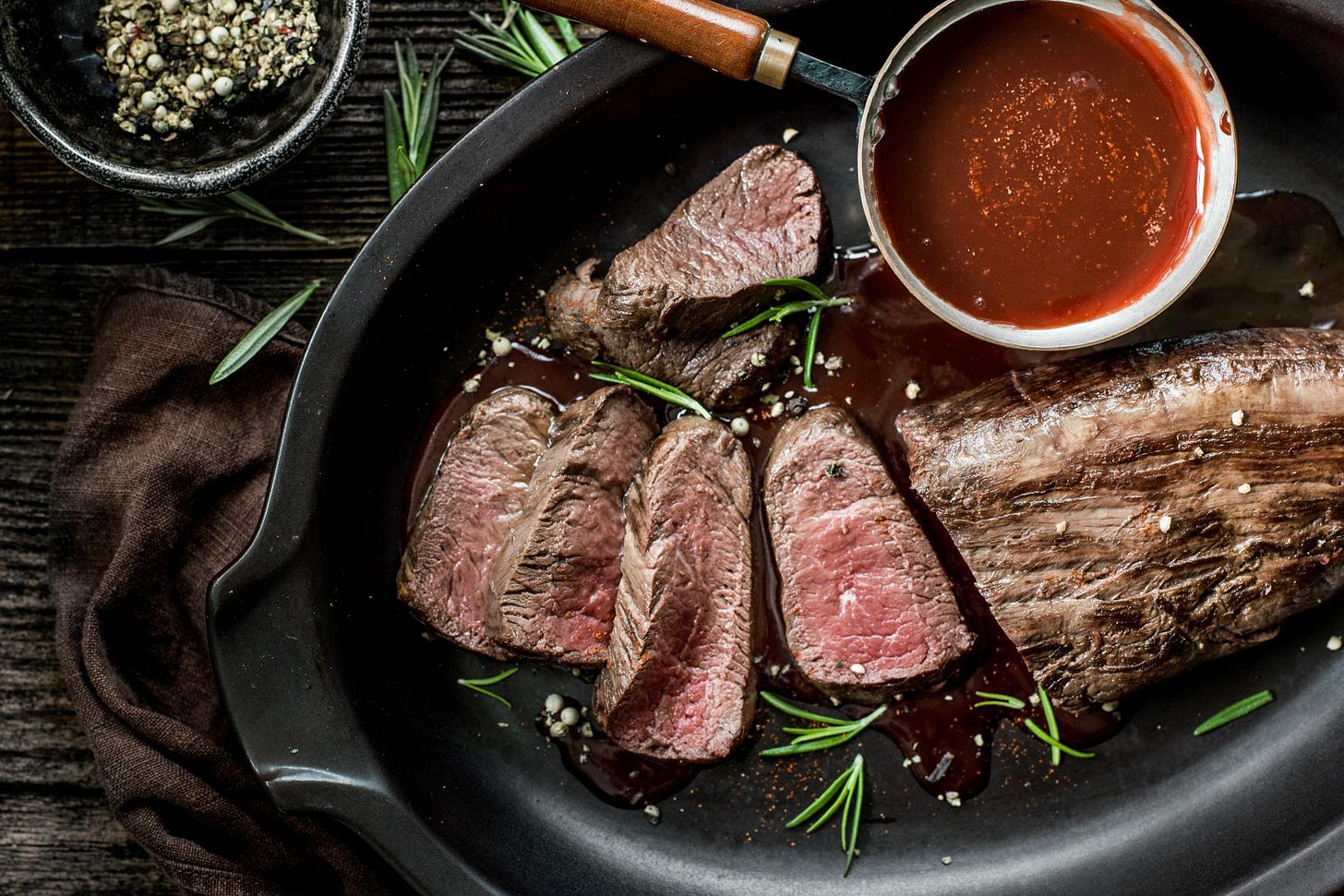 Venison entrecôte with rosehip sauce